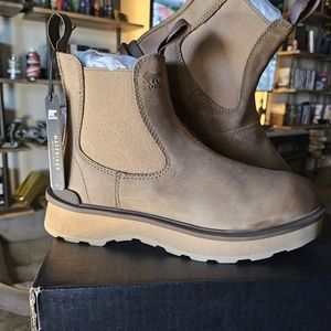 Sorel HI-Line Chelsea boot size 7.5